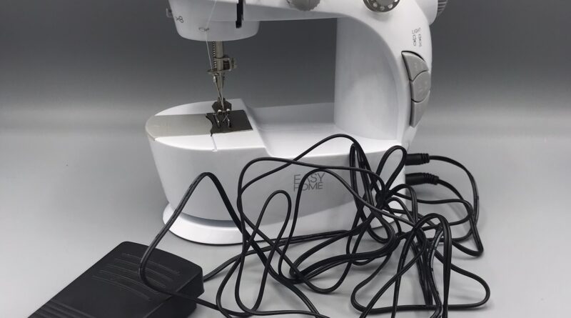 The tiny Aldi sewing machine